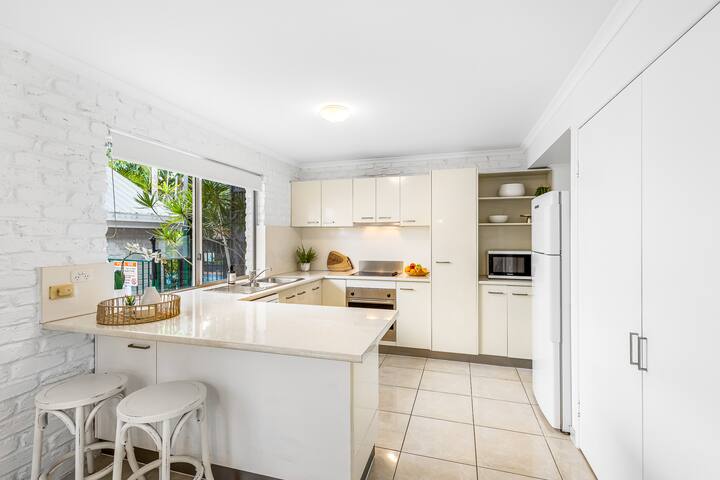 4 homes on 1 large block (sleeps 16) with pool gallery image 5