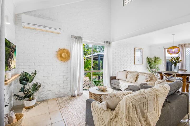 4 homes on 1 large block (sleeps 16) with pool gallery image 4