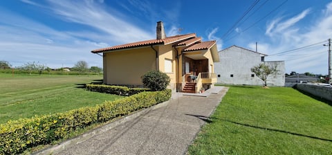 Casa Angelín Muros del Nalón 4 Bedrooms, 2 bathrooms 1 toilet