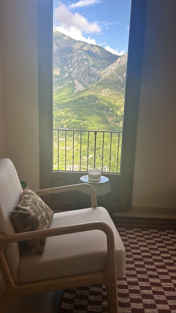 Breathtaking Views - Lac de la Fous