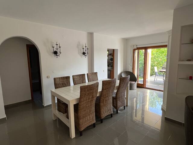 Large 5 Bedroom Villa with Private Pool gallery image 5