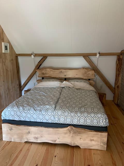 Bed & Kitchen The Backyard