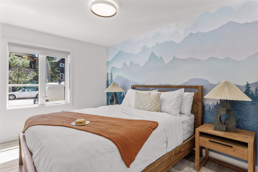 Dormitorio acogedor con una lujosa cama tamaño queen para una noche de sueño reparador