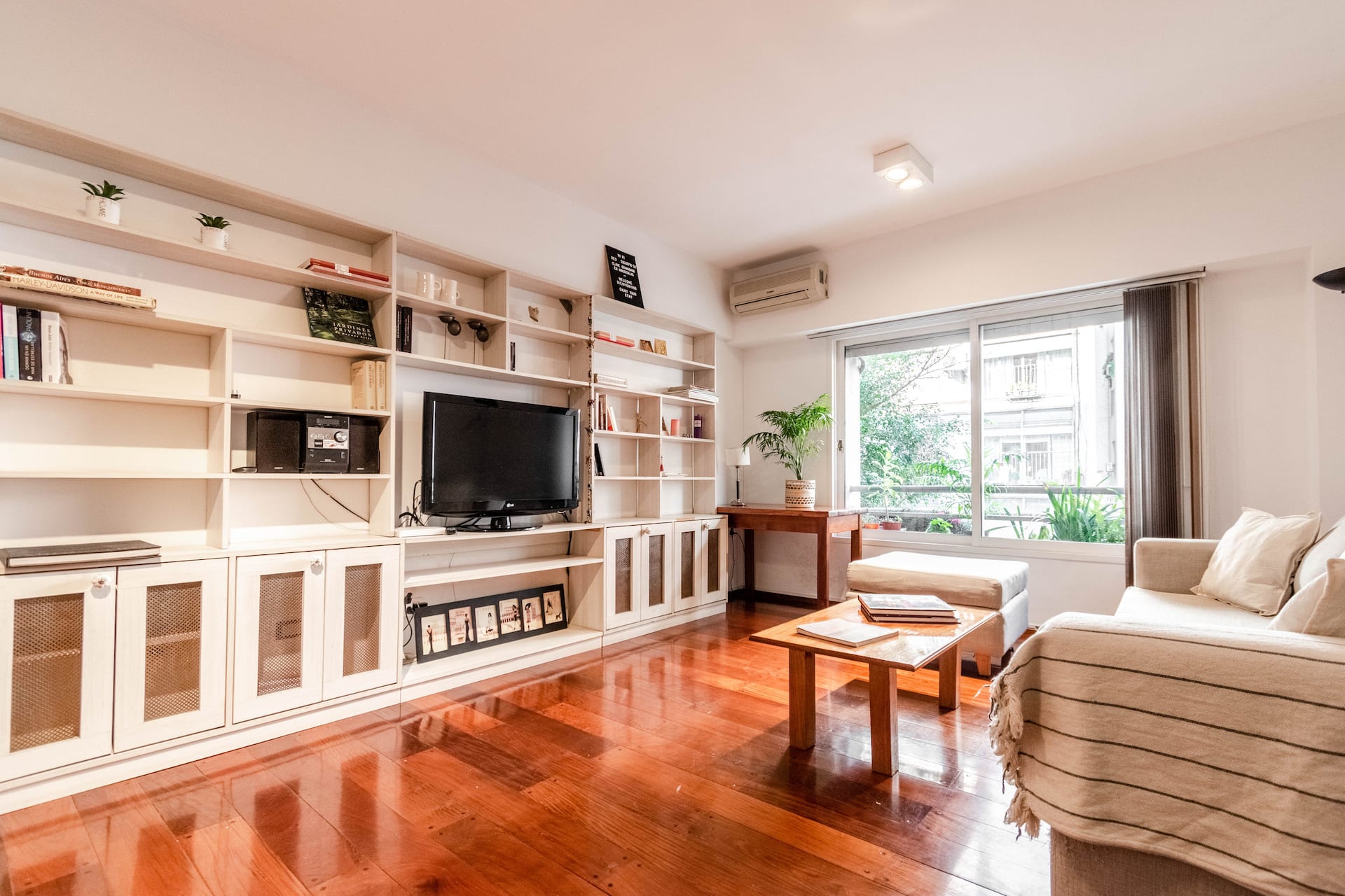 Bright, spacious and comfortable apartment