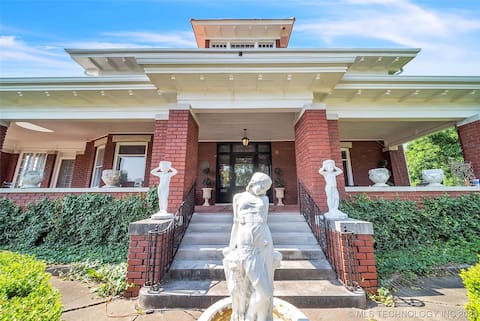 1911 Historical Mansion B&B