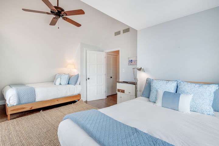 Dve manželské postele s vlastnou terasou s výhľadom na vodu