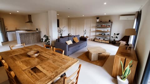 Cosy modern double bedroom apartment