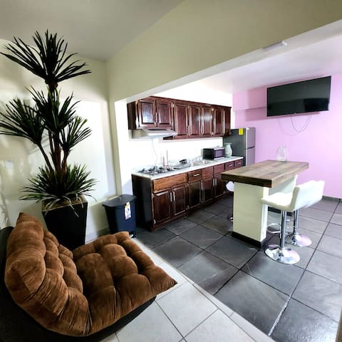 Cozy apartment 6 min. from the consulate.