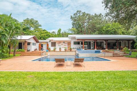 Country house | 24 guests | BBQ | Pool | Starlink