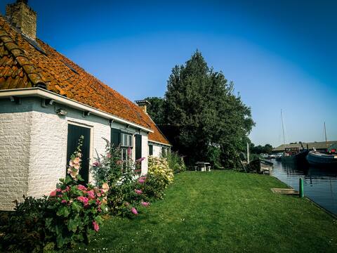 Charming Farmhouse on the Water