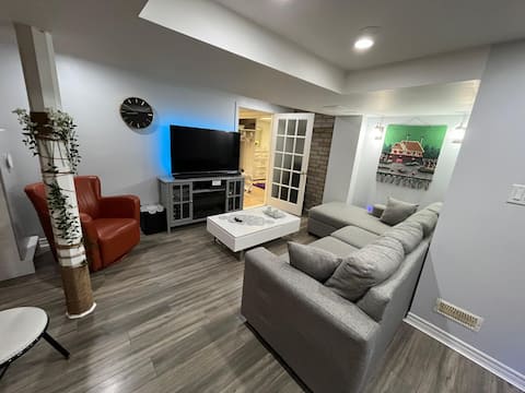 Popular Airbnb listing: Beautiful cozy apartment in Meadowvale Village