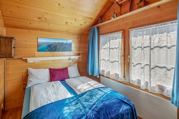 Zimmer 2 mit 1 Queensize Bett