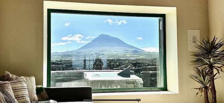 Pico Island Villa 22 - Incredible Vineyard Villa - Horta
