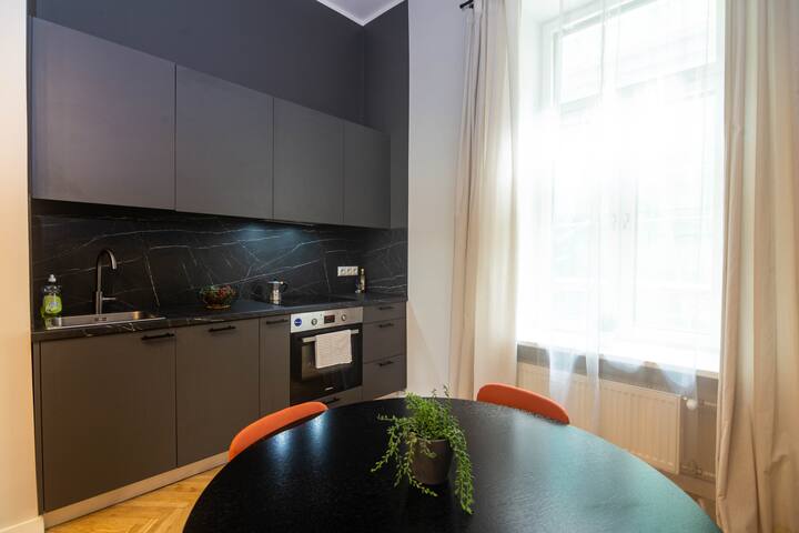 Elegant 3-Bedroom Haven gallery image 5