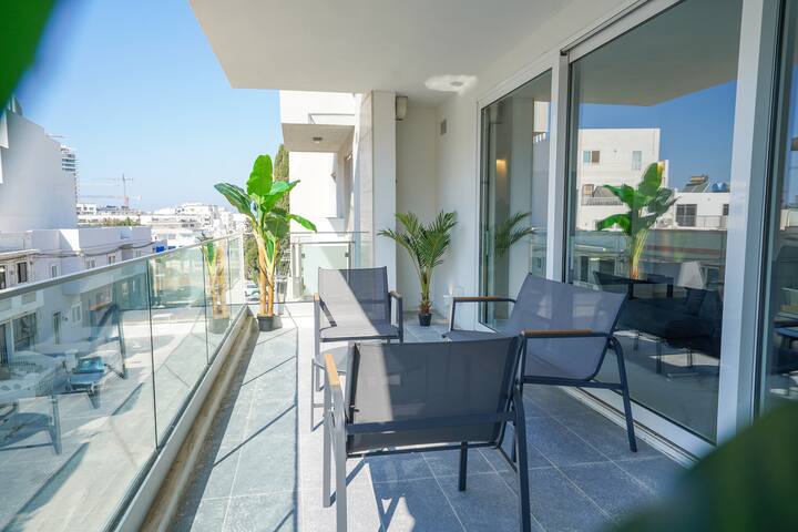 Tropical Paradise,  Heart Of St,julian’s,paceville - Malta