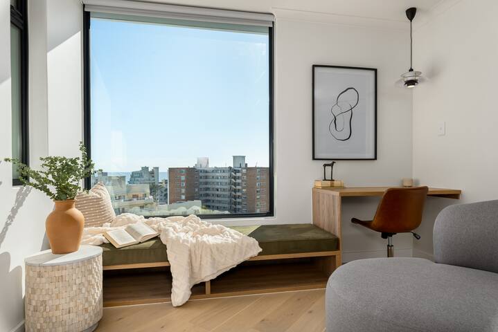 Penthouse in The Sky | 270° Views | Daily Service gallery image 2