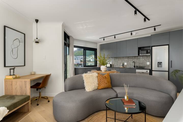 Penthouse in The Sky | 270° Views | Daily Service gallery image 4