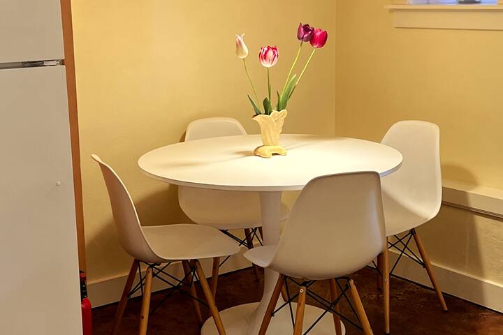 Family Friendly NE Alberta Arts, Amenities, Pets