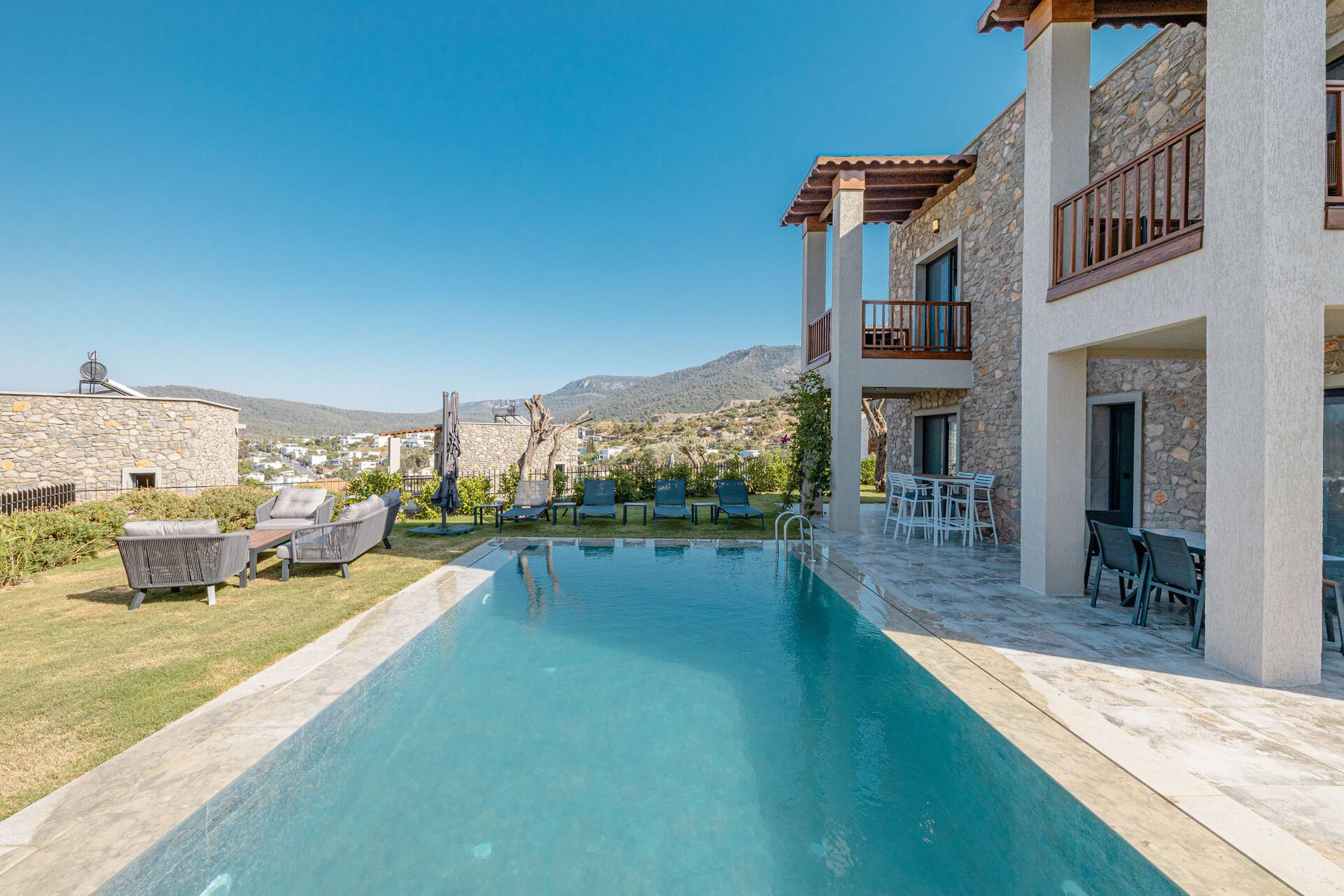 Luxurious Stay - Villa Zenith