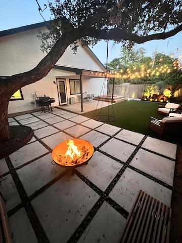 Luxury home & yard near Domain