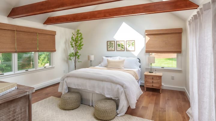 Glavna spavaća soba s bračnim krevetom