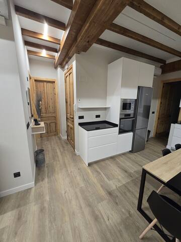 Iparragirre St. Apt. with AC. License ESS03504 gallery image 3