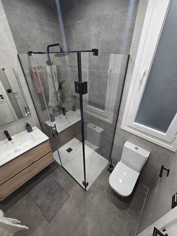 Iparragirre St. Apt. with AC. License ESS03504 gallery image 5