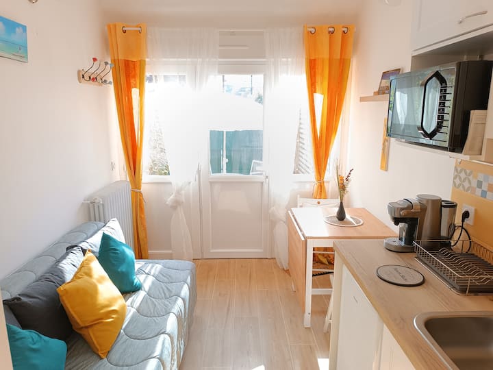 Cozy Home & Patio Minutes From Versailles Palace - Saint-Cyr-l'École