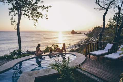 180° ocean views and in forest - Natural Paradise