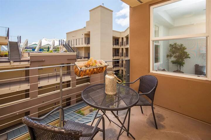 2bdr 2bth near Convention Center gallery image 2