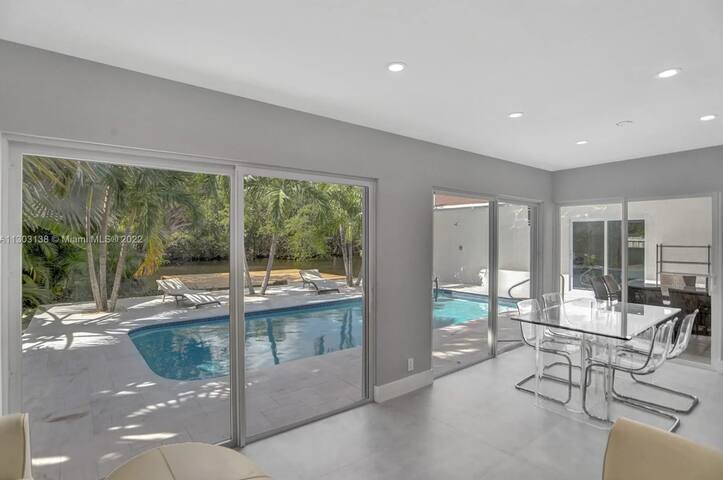 Waterfront-Heated Pool-Mini-Golf-4bedrooms-sleep10 gallery image 5