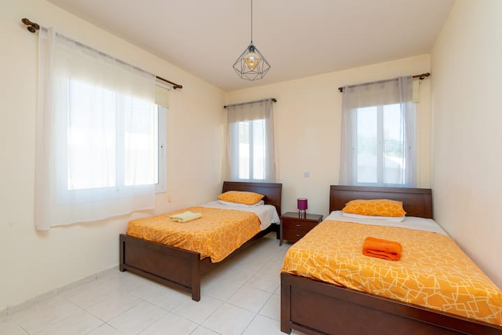 חדר השינה האחורי