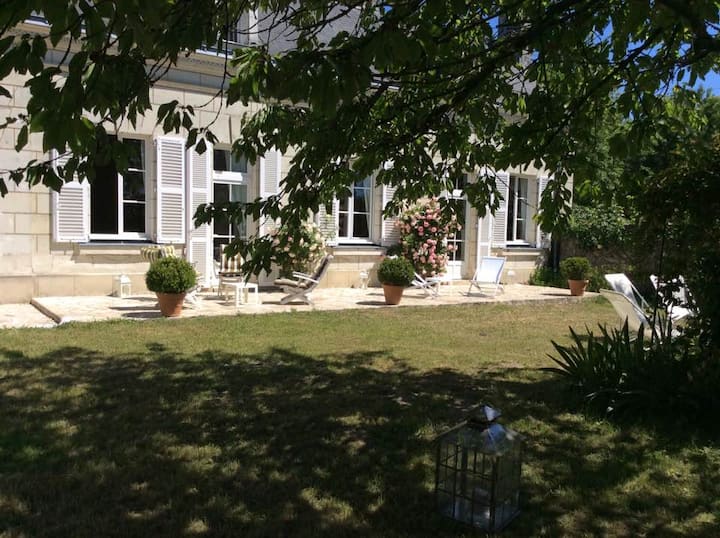 Partie D'une Authentique Longère Dans Grand Jardin - Montsoreau