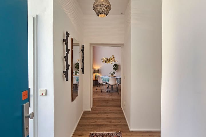 Orange Palm – 100m2 – central, original gallery image 2