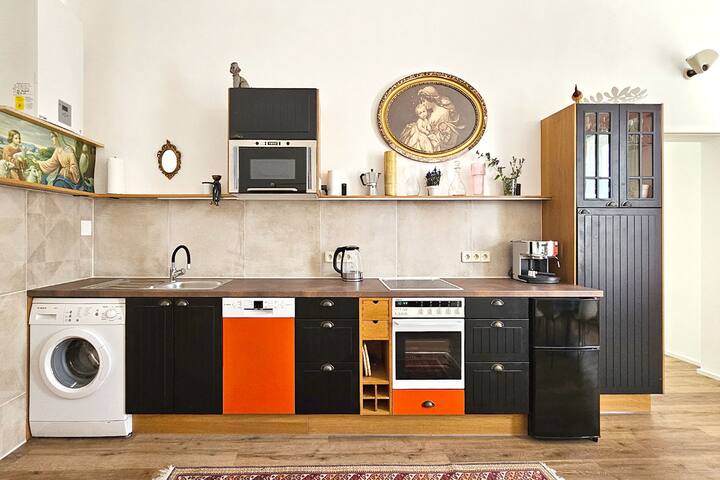 Orange Palm – 100m2 – central, original gallery image 4