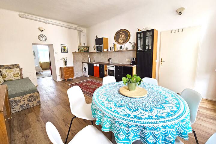 Orange Palm – 100m2 – central, original gallery image 3