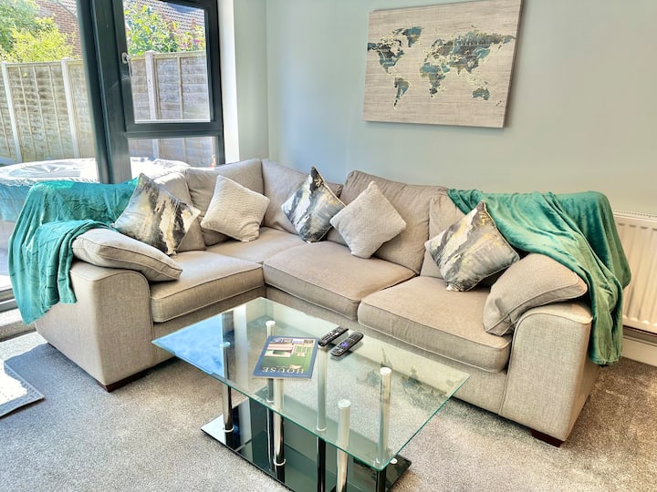 Modern Home With Hot Tub And Garden - Christchurch - Christchurch, UK