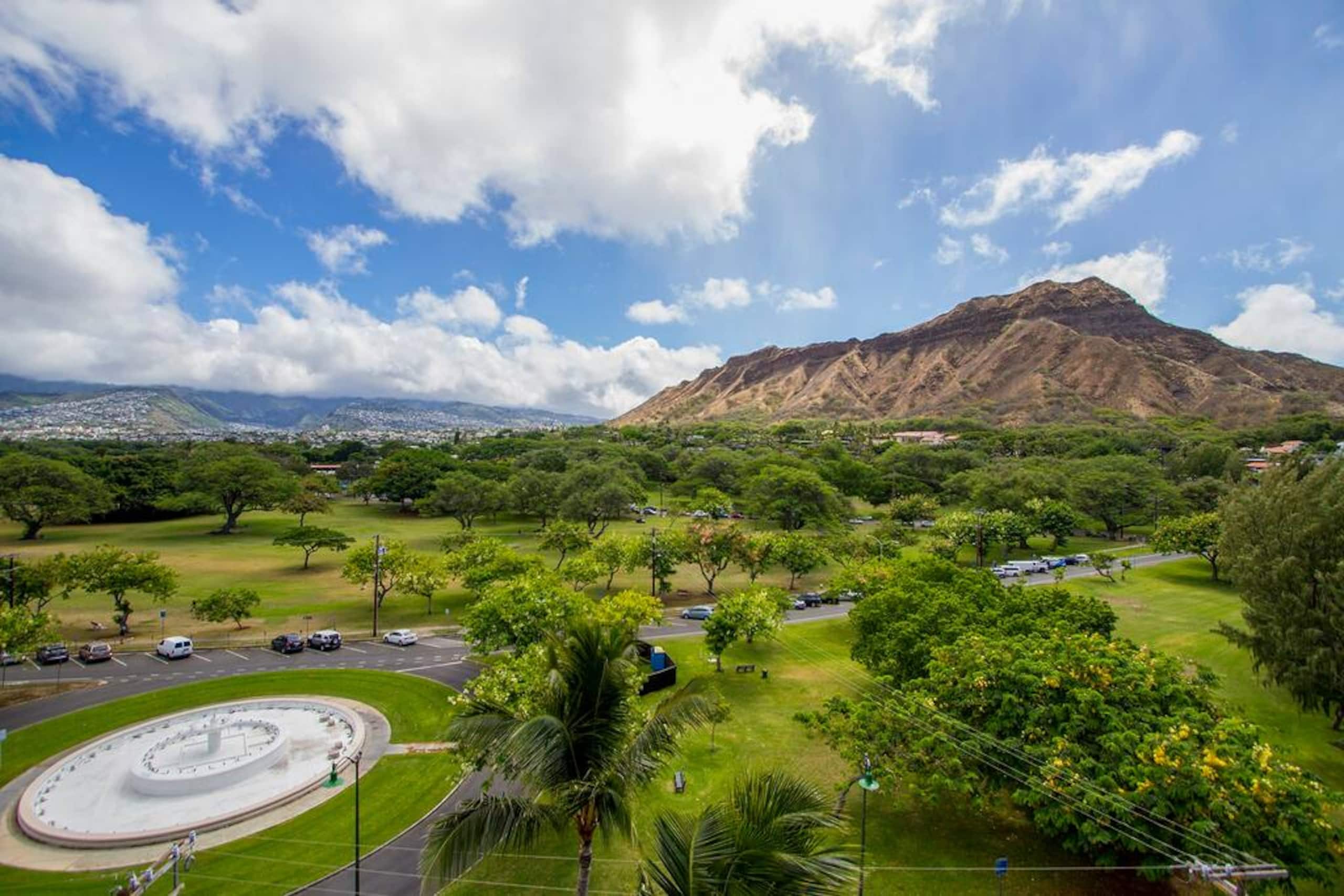 Hotel in Honolulu · ★4.53 · 3 bedrooms · 3 beds · 1 private bath - Image 13