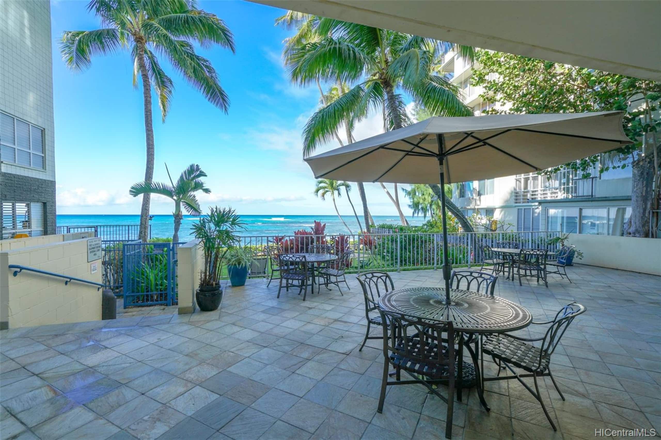 Hotel in Honolulu · ★4.53 · 3 bedrooms · 3 beds · 1 private bath - Image 8