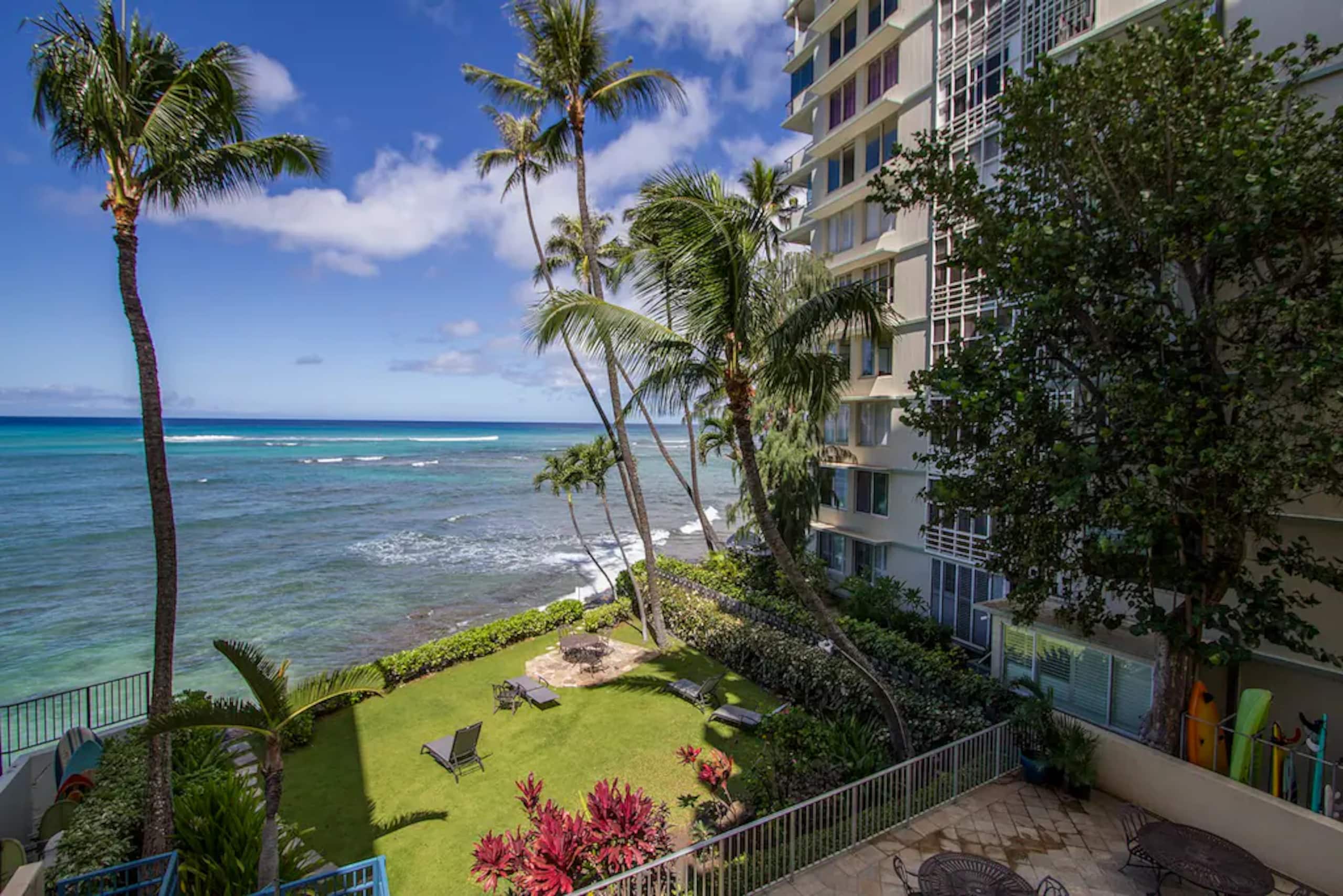 Hotel in Honolulu · ★4.53 · 3 bedrooms · 3 beds · 1 private bath - Image 12