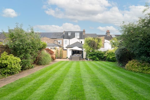 Central Windsor, Large Garden, Games Room & Office