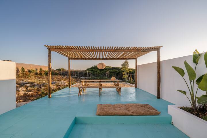 Entire home with 2 bedrooms in South lisbon - Stunning Retreat | Heated Pool | BBQ | Fire Pit