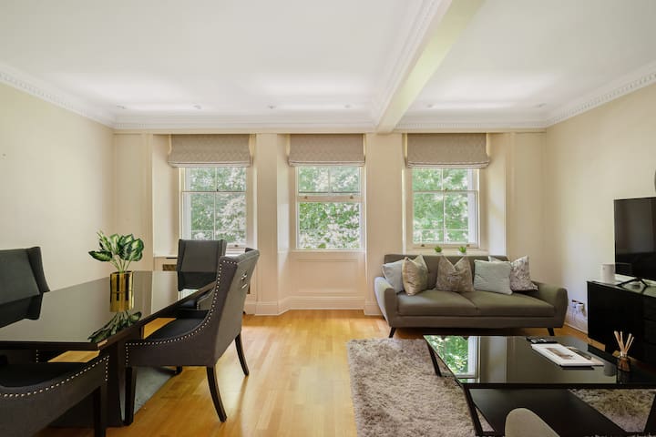 Luxury Knightsbridge Home | Next To Hyde Park gallery image 2