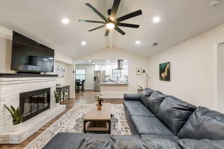 Prestonwood 4 BR 3Bath Home Single Story with Pool gallery image 2