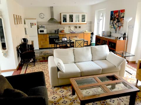 Bright and cozy apartment in downtown Cadiz.