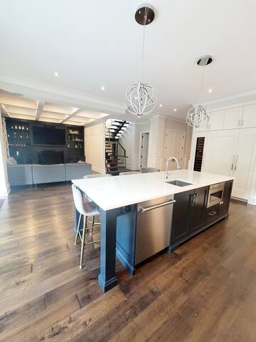 Luxe Haven Heated Pool Sauna Gym gallery image 4