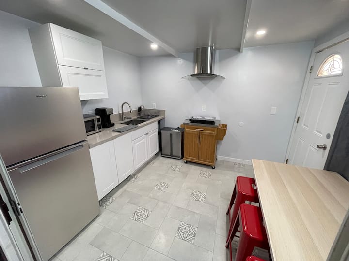 Tiny Home 1 Bed 1 Bath + Kitchen - Santa Ana, CA