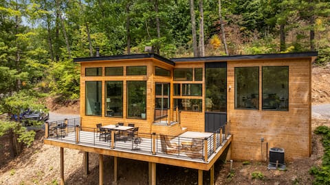 The Gramophone - Romantic Valley Retreat