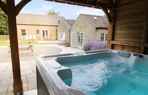 Burns Holiday Cottage with Private Hot Tub & Sauna