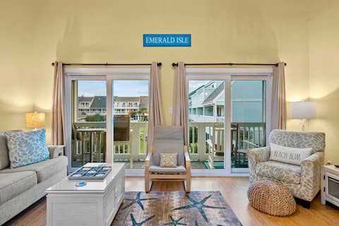 Top performing Airbnb: Bright Reef - 3-min Walk to Beach! in Emerald Isle